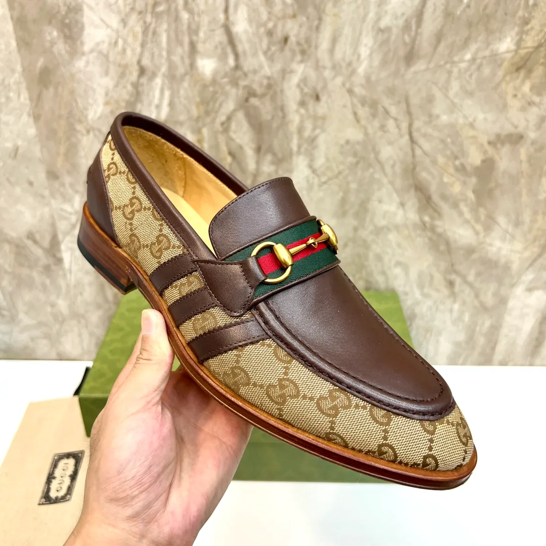 Original leather outsole P900 Brand: Co-branded Adidas｜GUCCI (Gucci) Standard code: Men's size 38–44 (45/46 can be customized) Grade: Same style as the official website Original quality Material: Original cowhide Leather lining Original leather outsole Style category: Men's fashionable casual leather shoes Distinguished big-name luxury elements top luxury Color: Actual picture